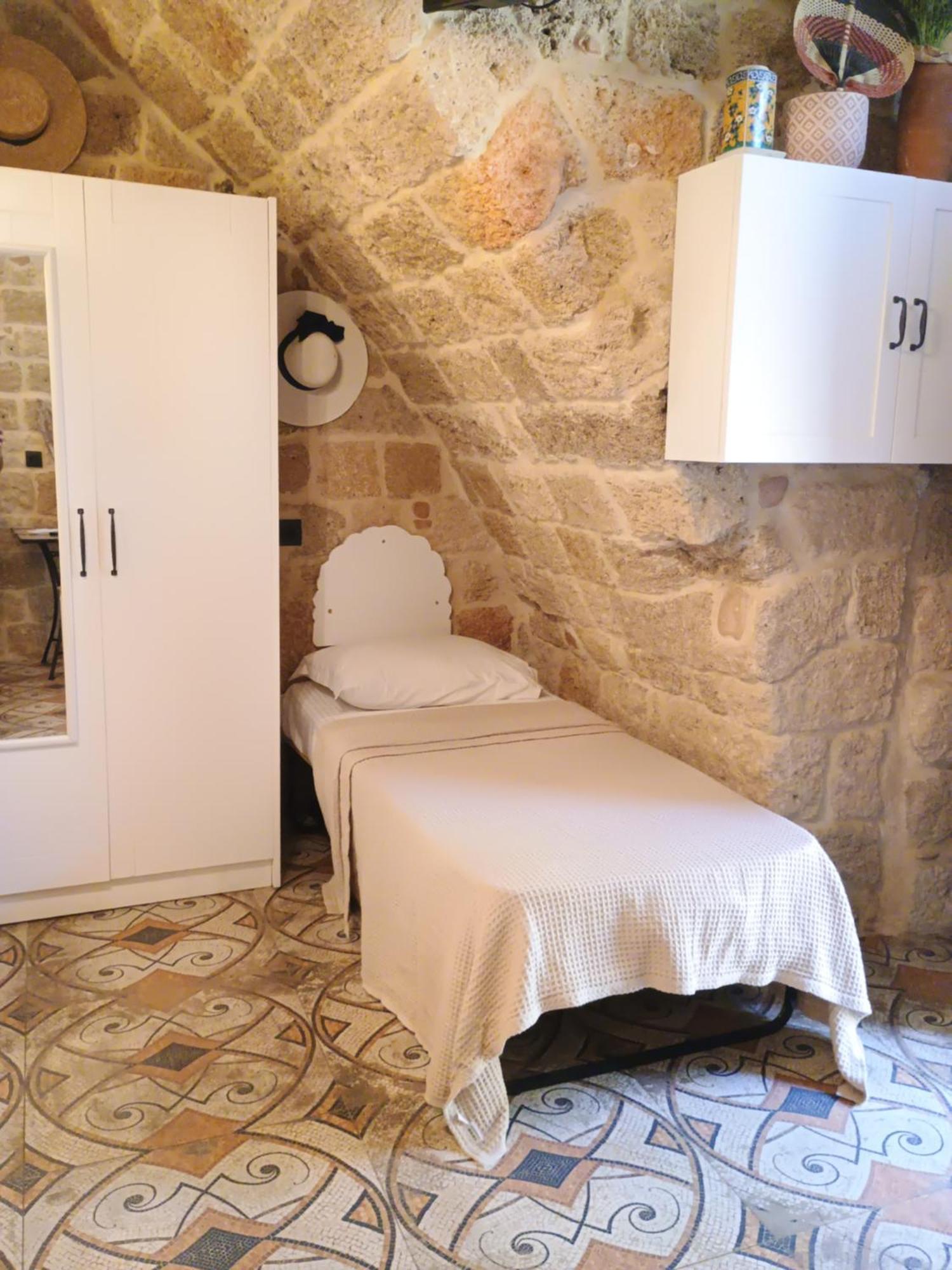 Stone Cave Suite Rhodes City Екстериор снимка